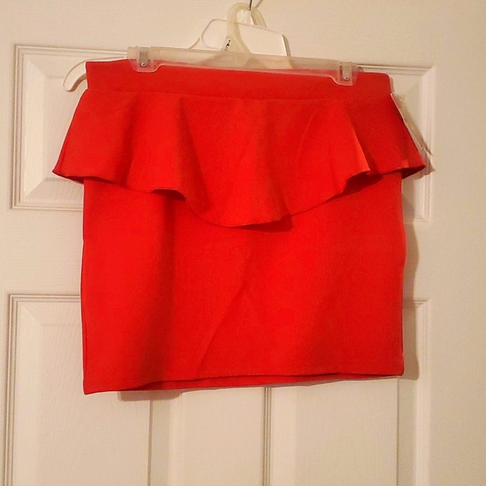 NWT Xhilaration Red ruffle/peplum mini skirt - size M